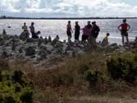 Eberhardt Gäste bei den Wunschsteinhaufen auf Saaremaa