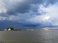 Regenwolken über dem Finnischen Meerbusen