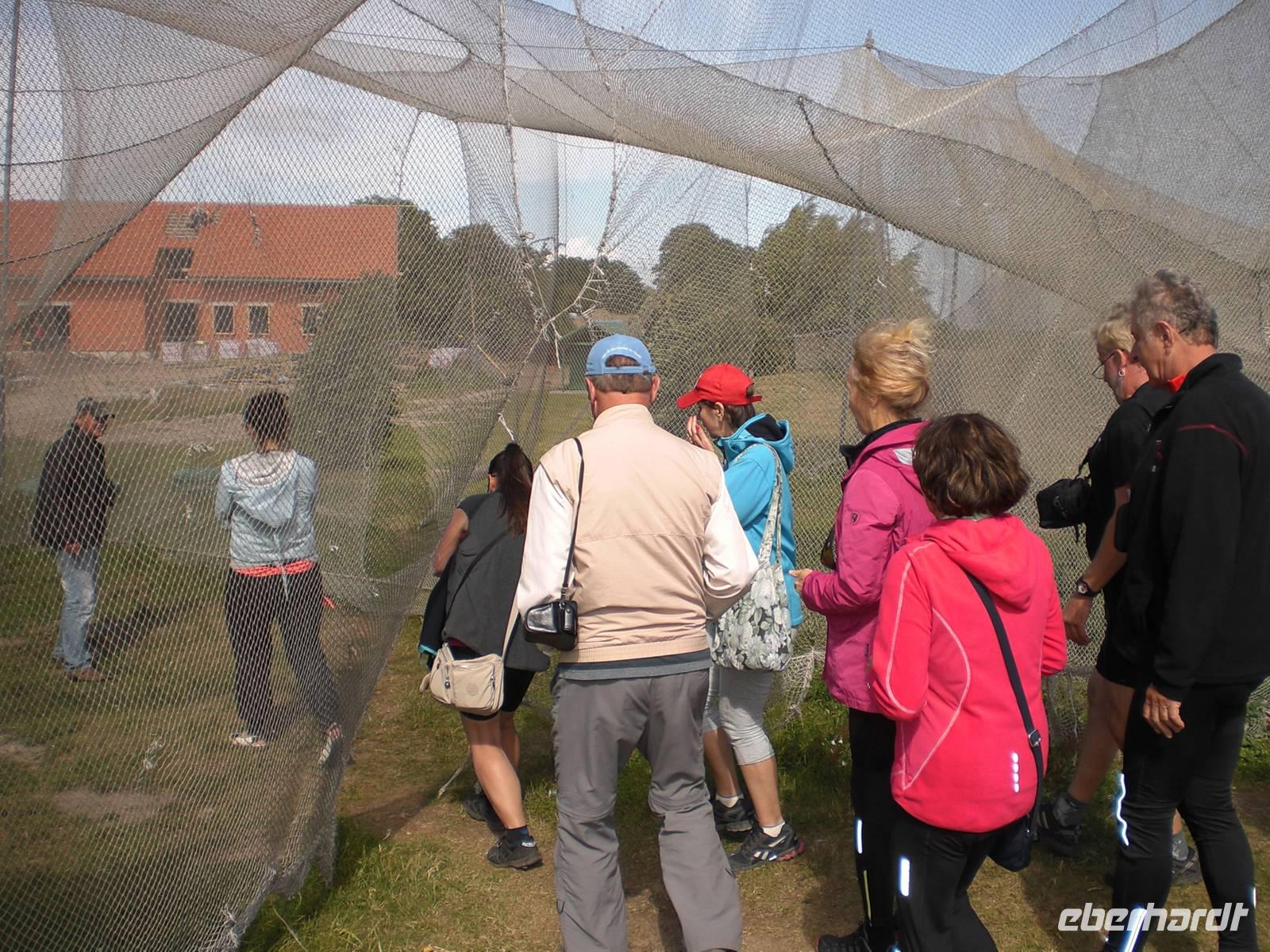 Reisegäste bekommen die Netze erklärt
