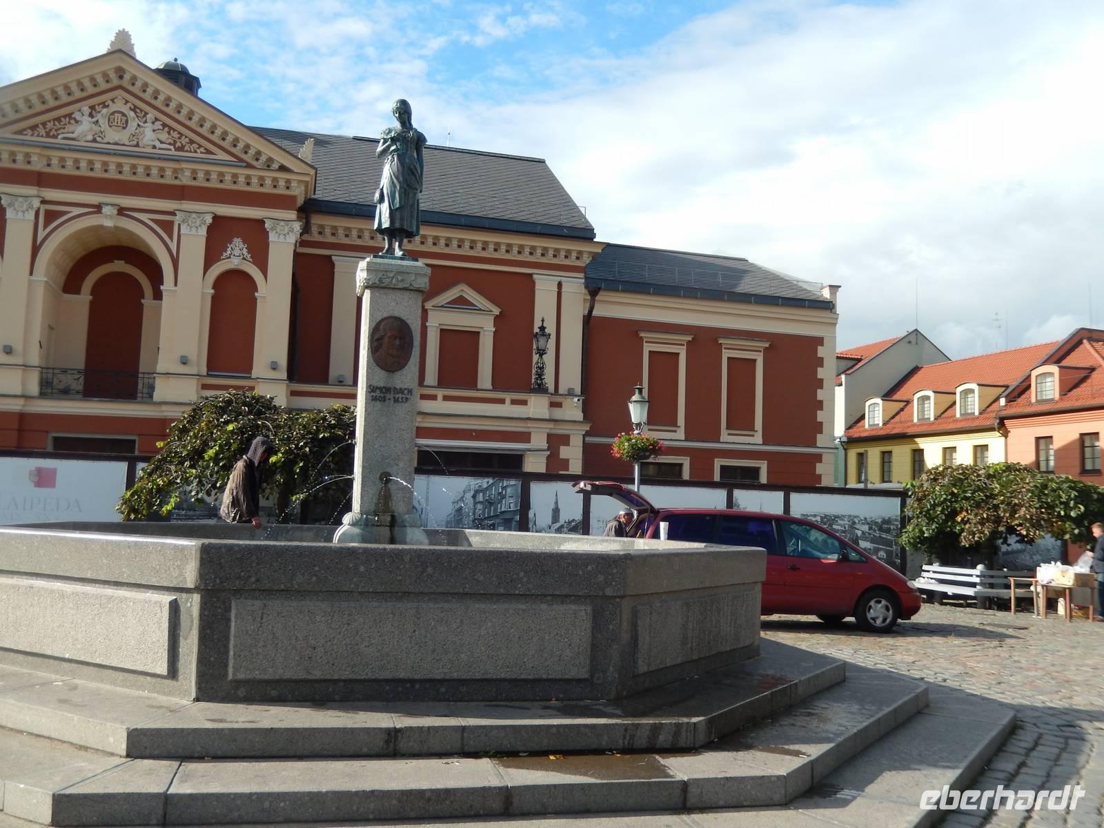 Ännchen von Tharau am Simon-Dach-Brunnen