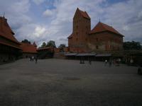 Trakaj, im Hof der Wasserburg