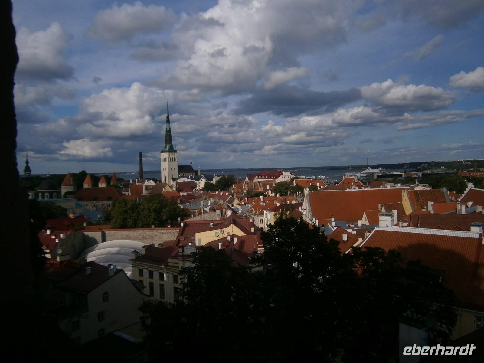 Tallinn, Blick von der Oberstadt in Richtung Meer