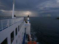 Die Fähre verläßt das Gebiet in Richtung Hohe See