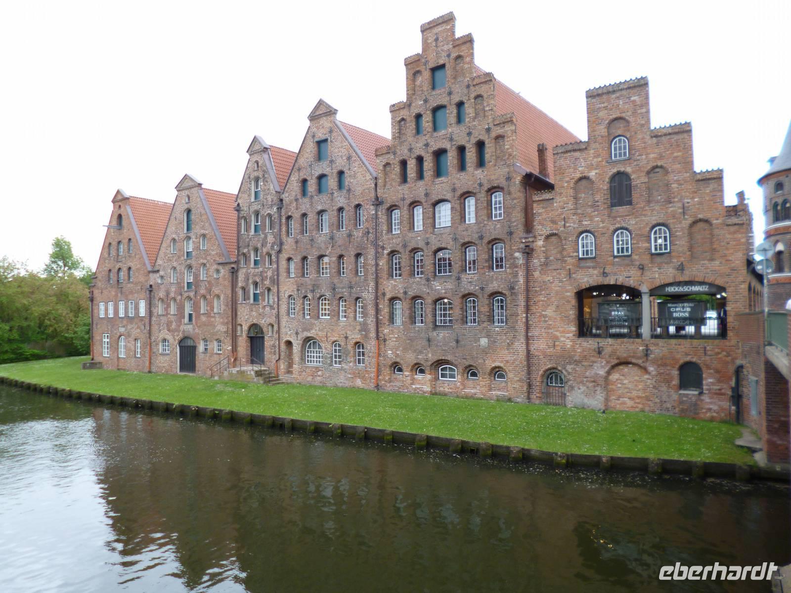 Lübeck_Trave_Kaufmannshäuser