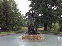 und Springbrunnen
