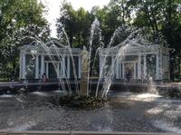und Springbrunnen