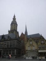 Veurne, Markt mit Hl. Walburgakirche