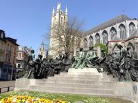 Denkmal hinter der Sint Baafskathedrale