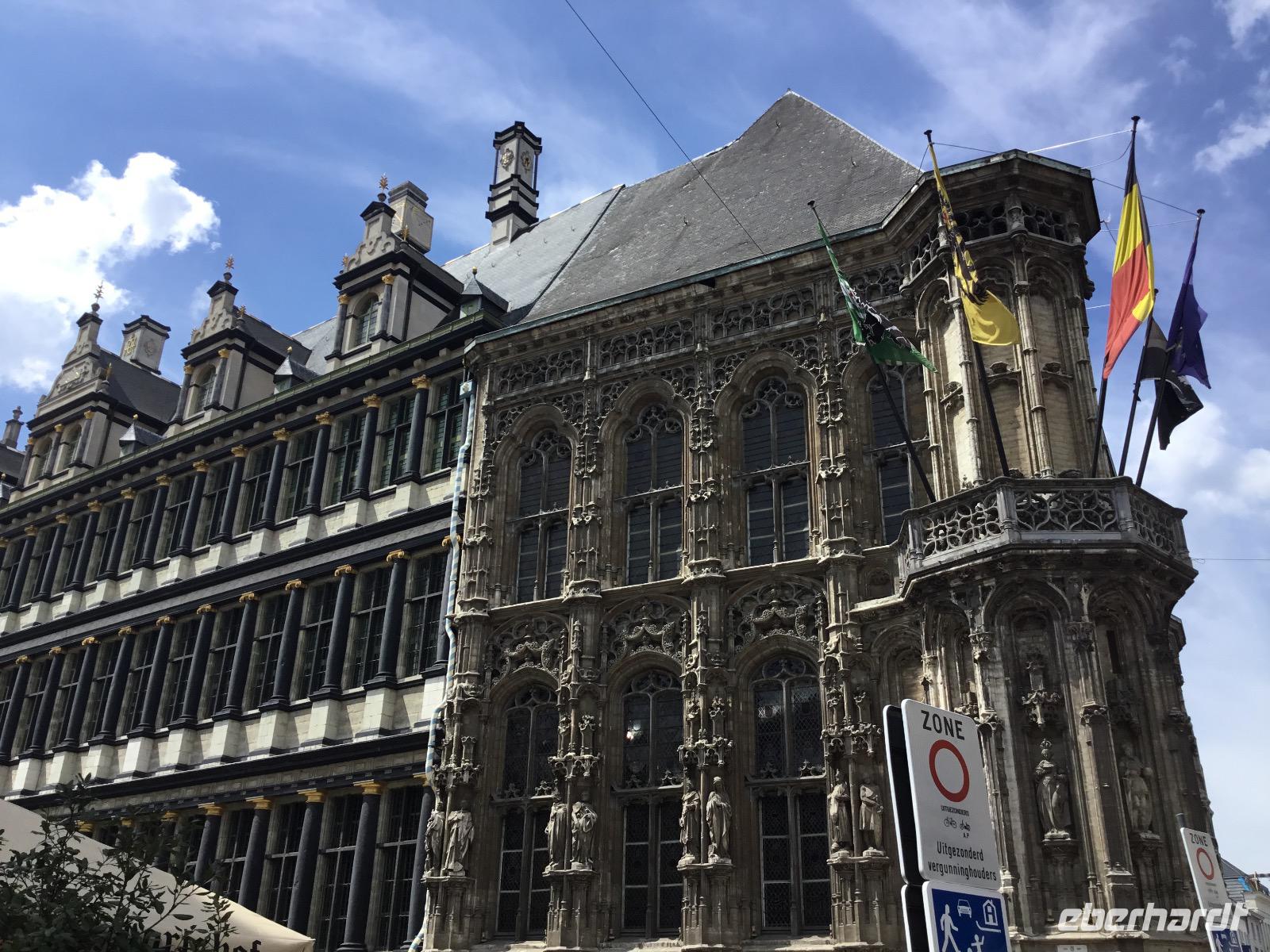 Gent - ein Rathaus, zwei Baustile