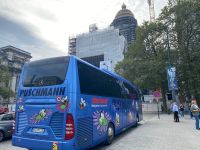 Der Justizpalast mit unserem Bus