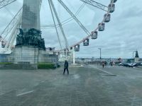 Rummel am Justizpalast mit Panorama