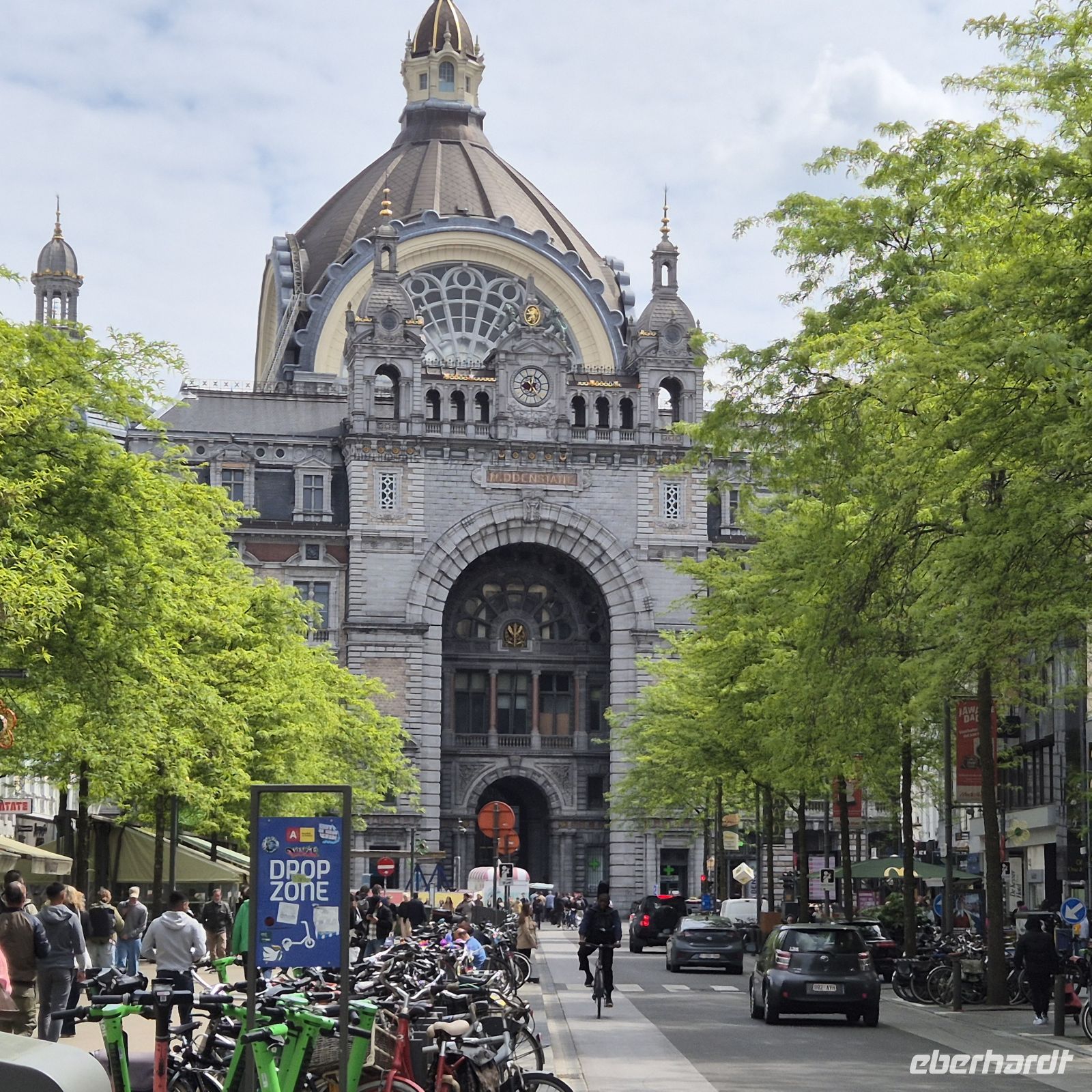 &copy;  (Eberhardt TRAVEL)