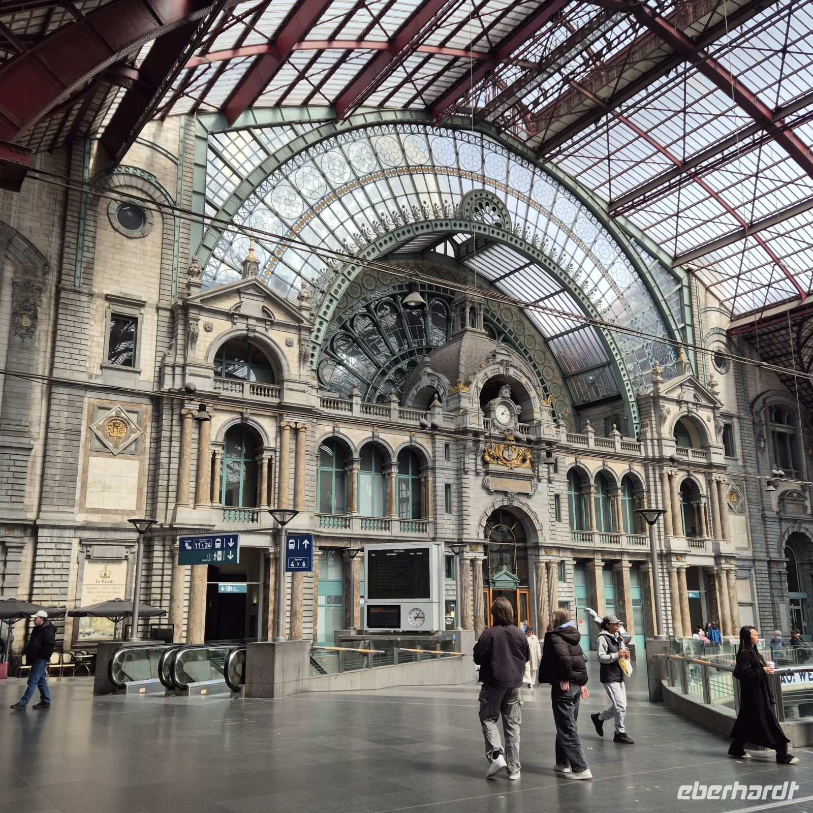 &copy;  (Eberhardt TRAVEL)