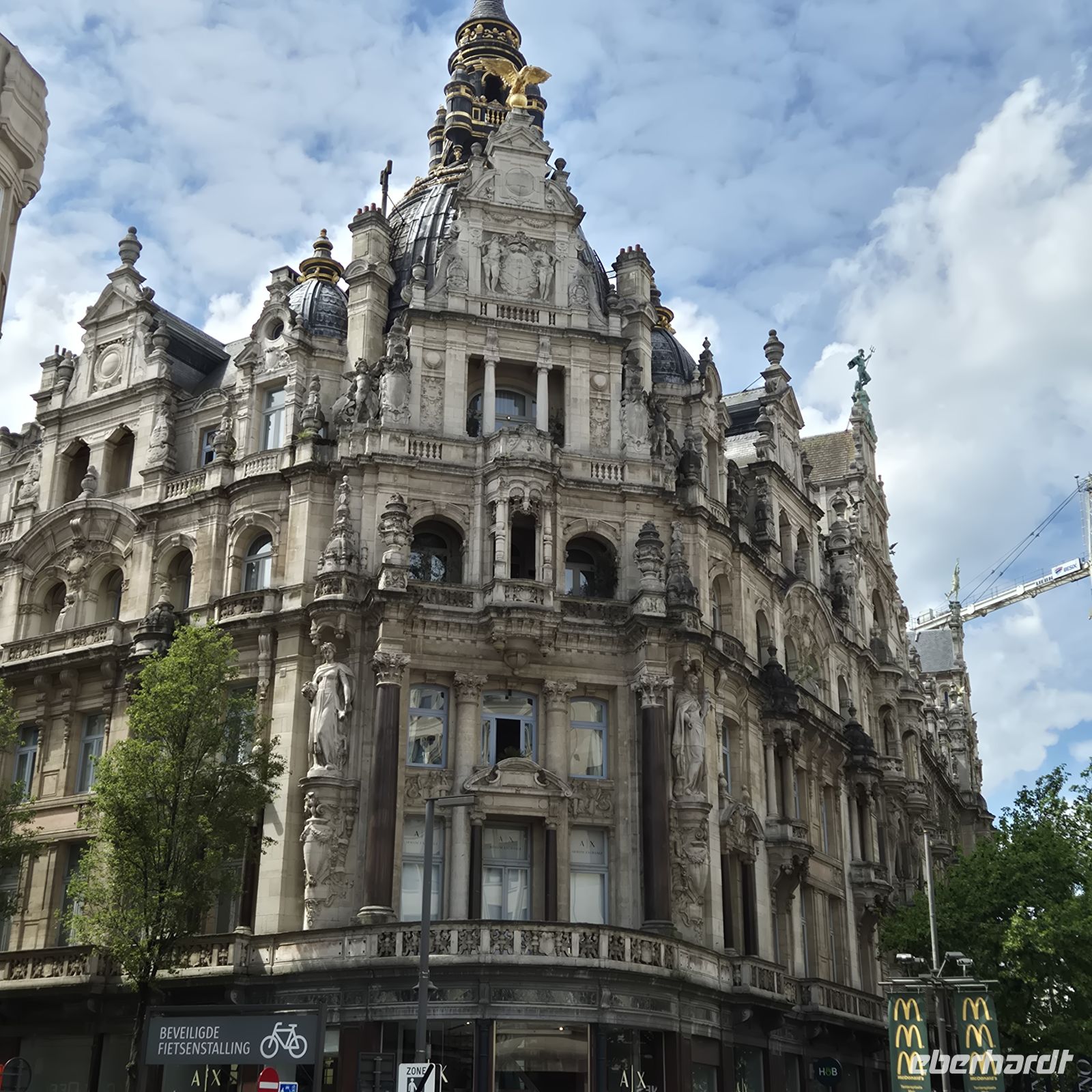 &copy;  (Eberhardt TRAVEL)