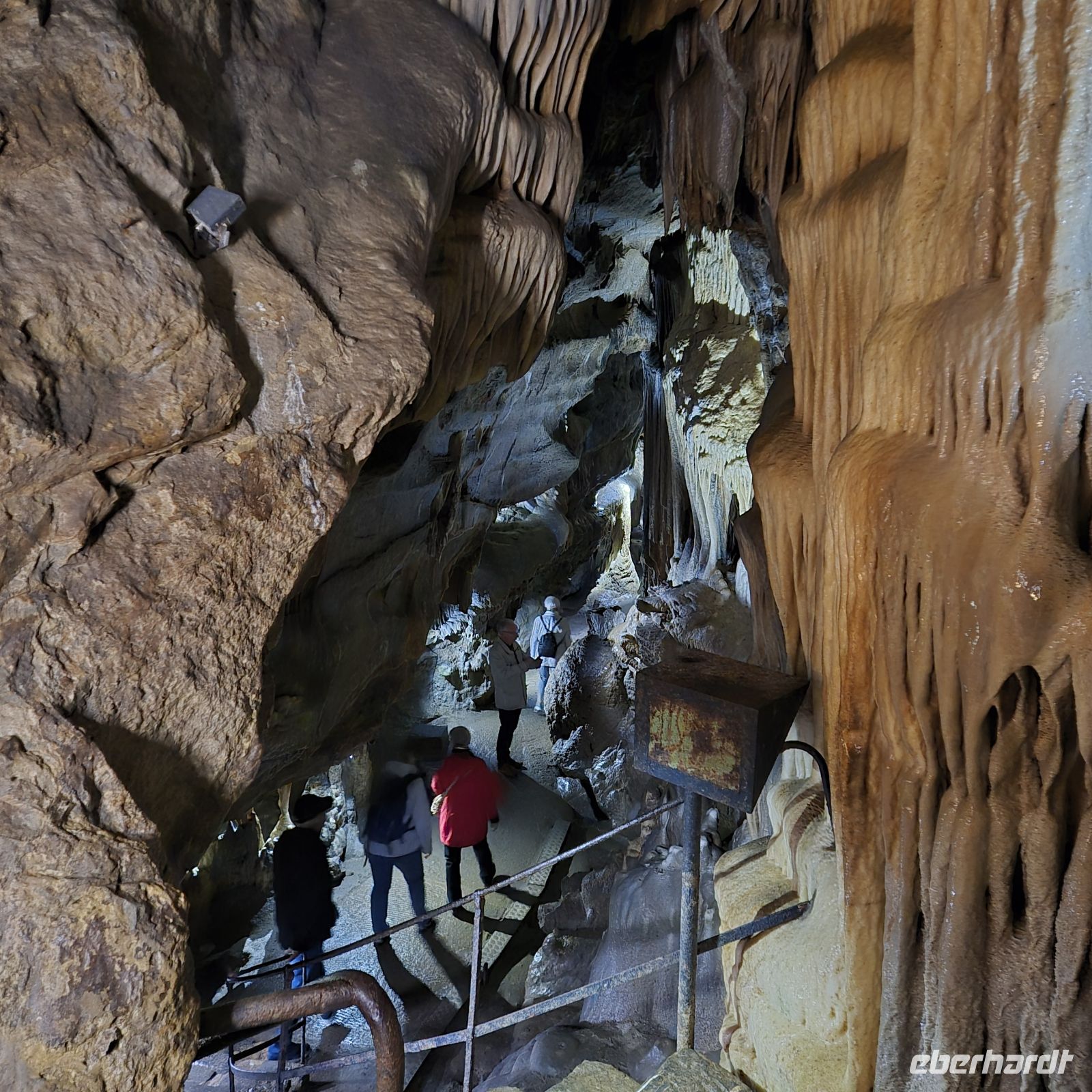 &copy;  (Eberhardt TRAVEL)