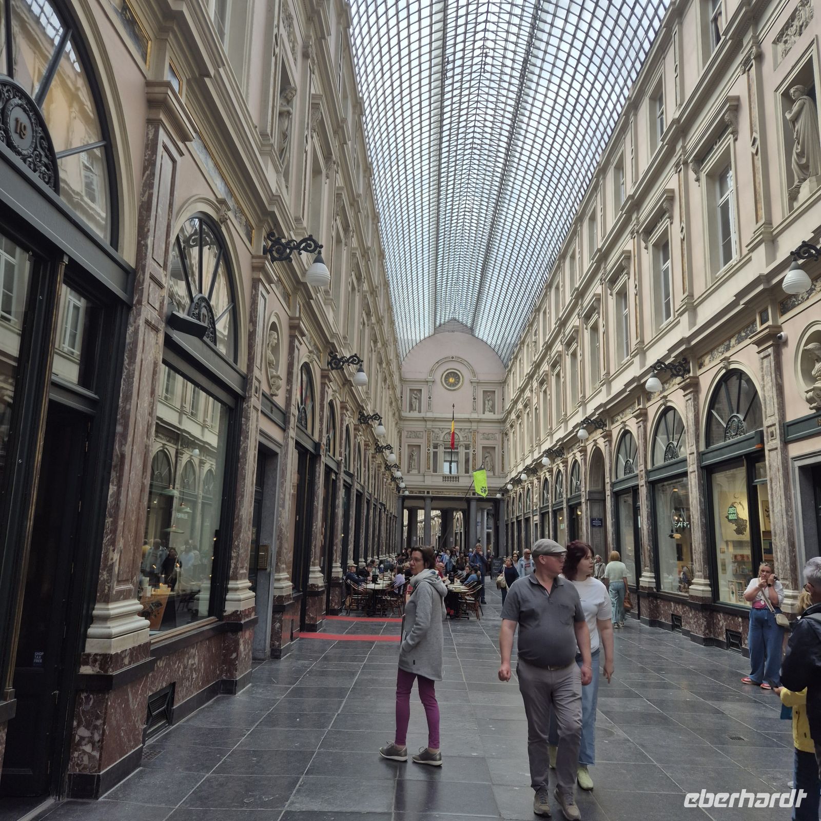 &copy;  (Eberhardt TRAVEL)