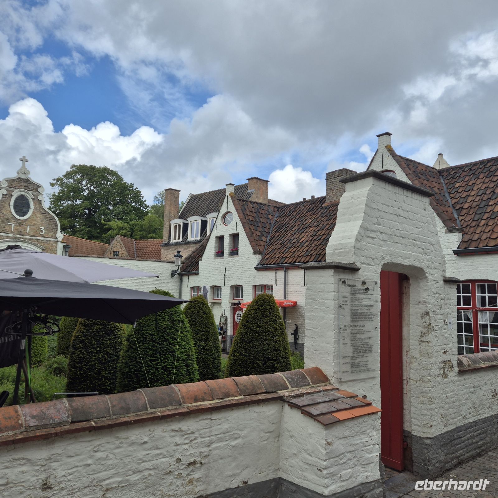 &copy;  (Eberhardt TRAVEL)