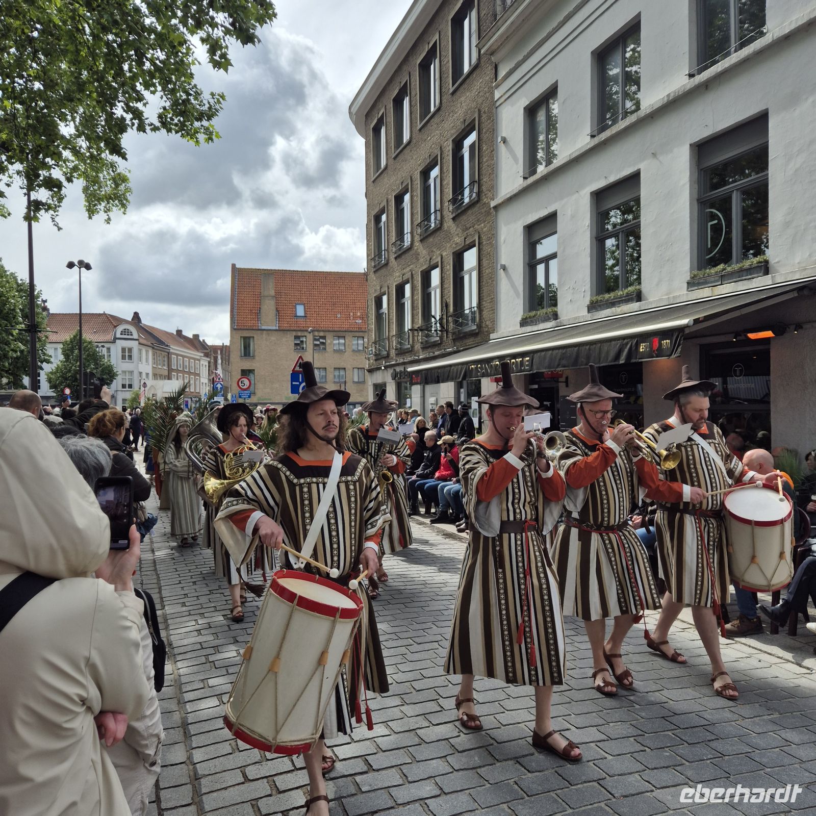 &copy;  (Eberhardt TRAVEL)