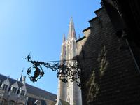 Brügge-Liebfrauenkirche im Hintergrund