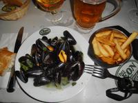 Muscheln und Frotten