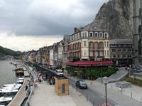 an der Maas entlang in Dinant