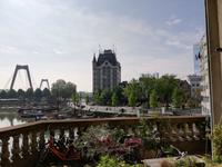 Rotterdam, im Hintergrund das Witte Hus, erste Hochhaus in Europa