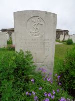 Grab eines Marinesoldaten, Tyne Cot, Zonnebeke, Belgien