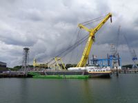 Schwimmkran im Eemhafen, Rotterdam, Niederlande &ndash; &copy; Saskia Pinnow (Eberhardt TRAVEL)