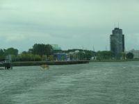 Wasserbus und Lüftungsschacht des Maastunnels, Rotterdam, Niederlande &ndash; &copy; Saskia Pinnow (Eberhardt TRAVEL)