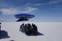 Mittagsessen auf dem Uyuni Salzsee in Bolivien (1)
