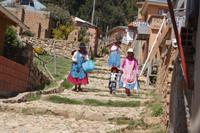 Spaziergang bei der Sonneninsel am Titicaca See