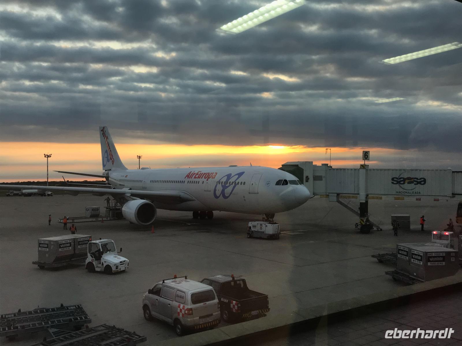 2 Flug Madrid - Santa Cruz