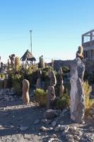 Steingarten am Vulkan Thunupa auf dem Salar de Uyuni