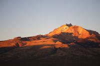 Sonnenuntergang am Salar de Uyuni - Blick auf den Vulkan Thunupa