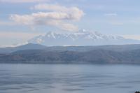 Blick auf Gebirgskette am Titicacasee