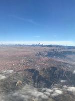Blick auf La Paz und dem Illimani aus dem Flugzeug