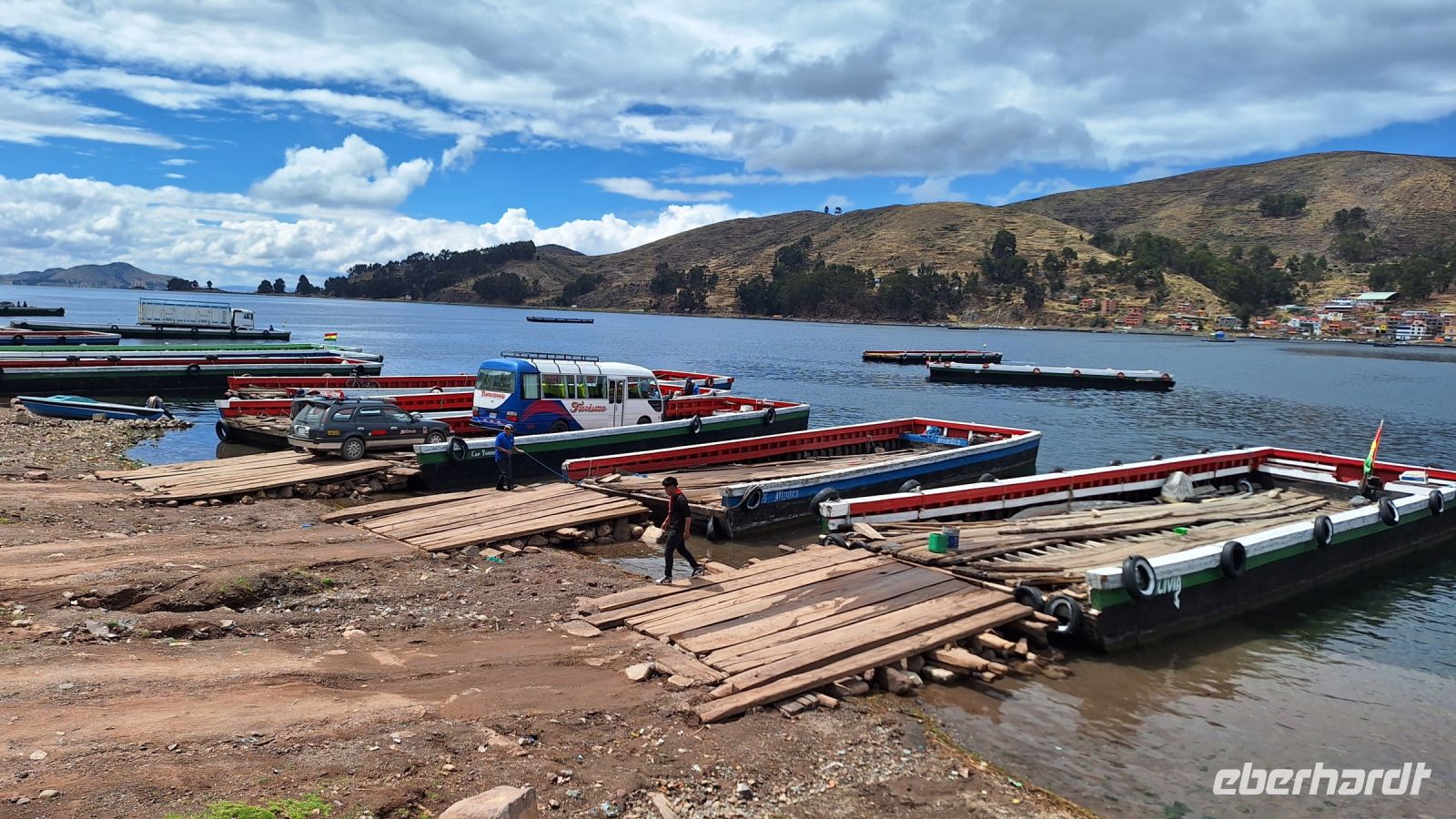 Tiquina: Fährfloße für Fahrzeuge