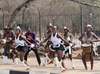 Simbabwe - Vic Falls - rhythmischer Empfang