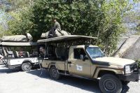 Gepäck wird auf den Dächern verstaut