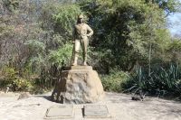 Victoria Fälle...Livingstone Denkmal
