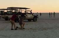 Botswana - Salzpfannen bei Nata - Warten auf den Sonnenuntergang