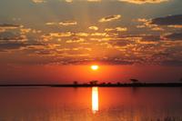 Sonnenuntergang in den Makgadikadi Salzpfannen