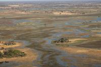 Flug über das Okavango-Delta