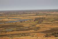 Flug über das Okavango-Delta