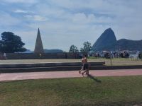 Blick auf den Zuckerhut aus dem Bus in Rio de Janeiro Brasilien