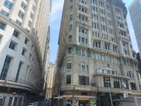 Platz Cinelandia in Rio de Janeiro mit imposanten Hochhäusern