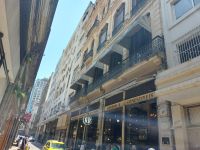 Gasse in Altstadt Rio de Janeiro Brasilien mit Fassade Confeitaria Colombo