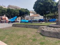 Der alte Hafen von Rio de Janeiro mit der antiken Wasserquelle am Platz 15. November 