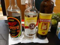 Drei Sorten Cachaca für Caipirinha vor der Show in Rio de Janeiro