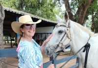 Reitausflug im Pantanal mit Safari. Eberhardt-Reisebegleiterin Anette.